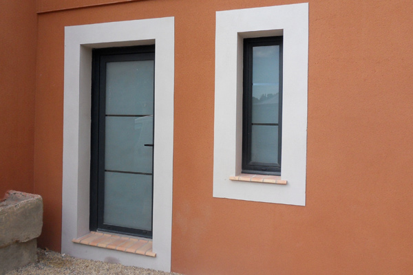 Porte et fenêtre en alu gris 7016 - Saint-Chinian